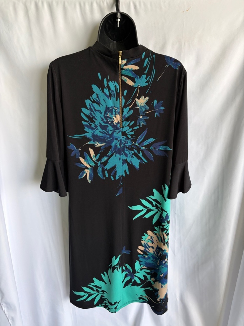 Roz & Ali Floral Print 3/4 Bell Sleeve, keyhole collar, sz M, 19” PTP, 37” L - Picture 2 of 7
